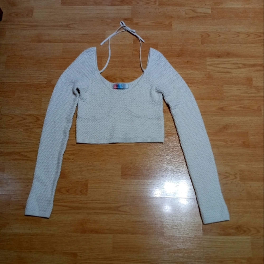 Free People cropped sweater with tie neck. EUC.  Size xs. Ecru color.